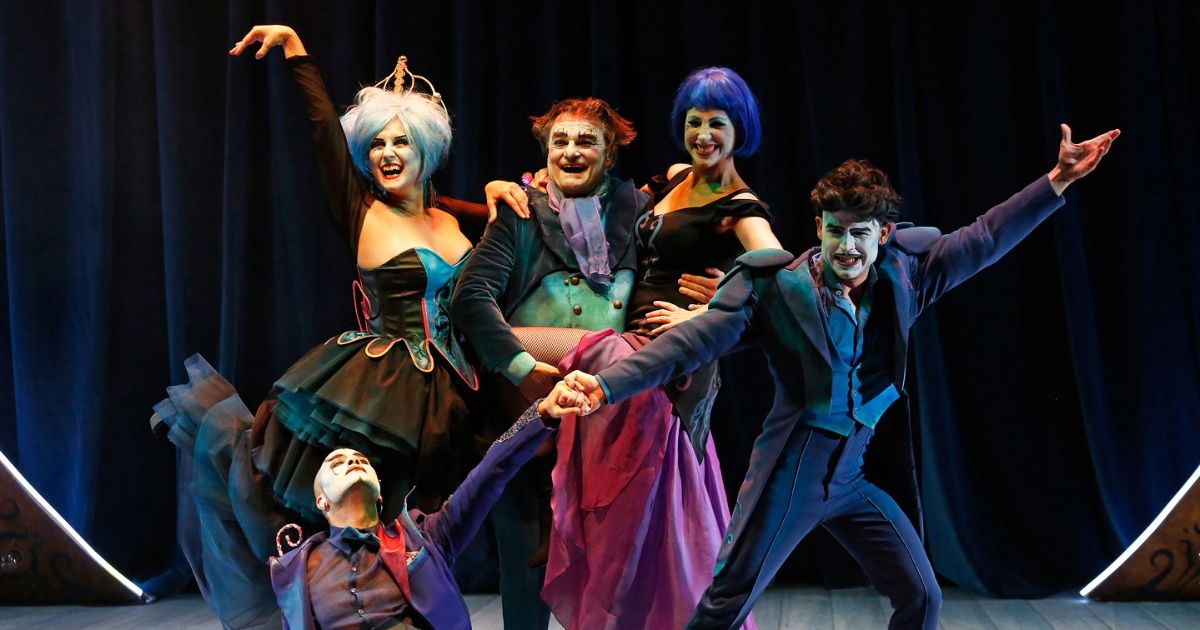 YLLANA – The Opera Locos – Peacock Theatre School Trip Bottom Image